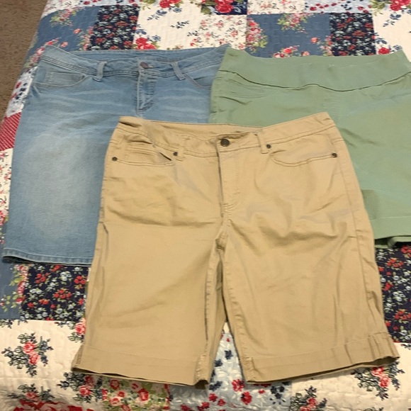 Bermuda Jean Shorts 14 - Picture 1 of 13